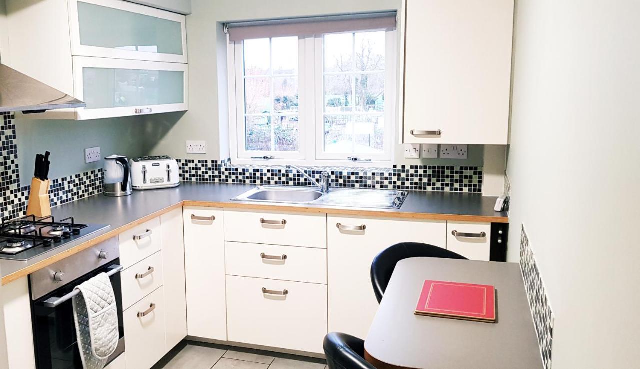 The Green Views Apartment Families, Tourists, Professionals 메이든헤드 외부 사진