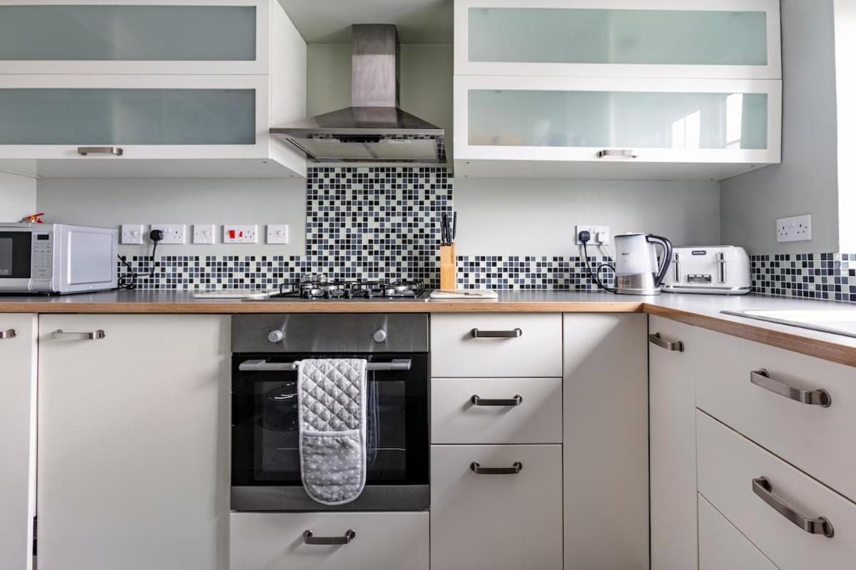 The Green Views Apartment Families, Tourists, Professionals 메이든헤드 외부 사진