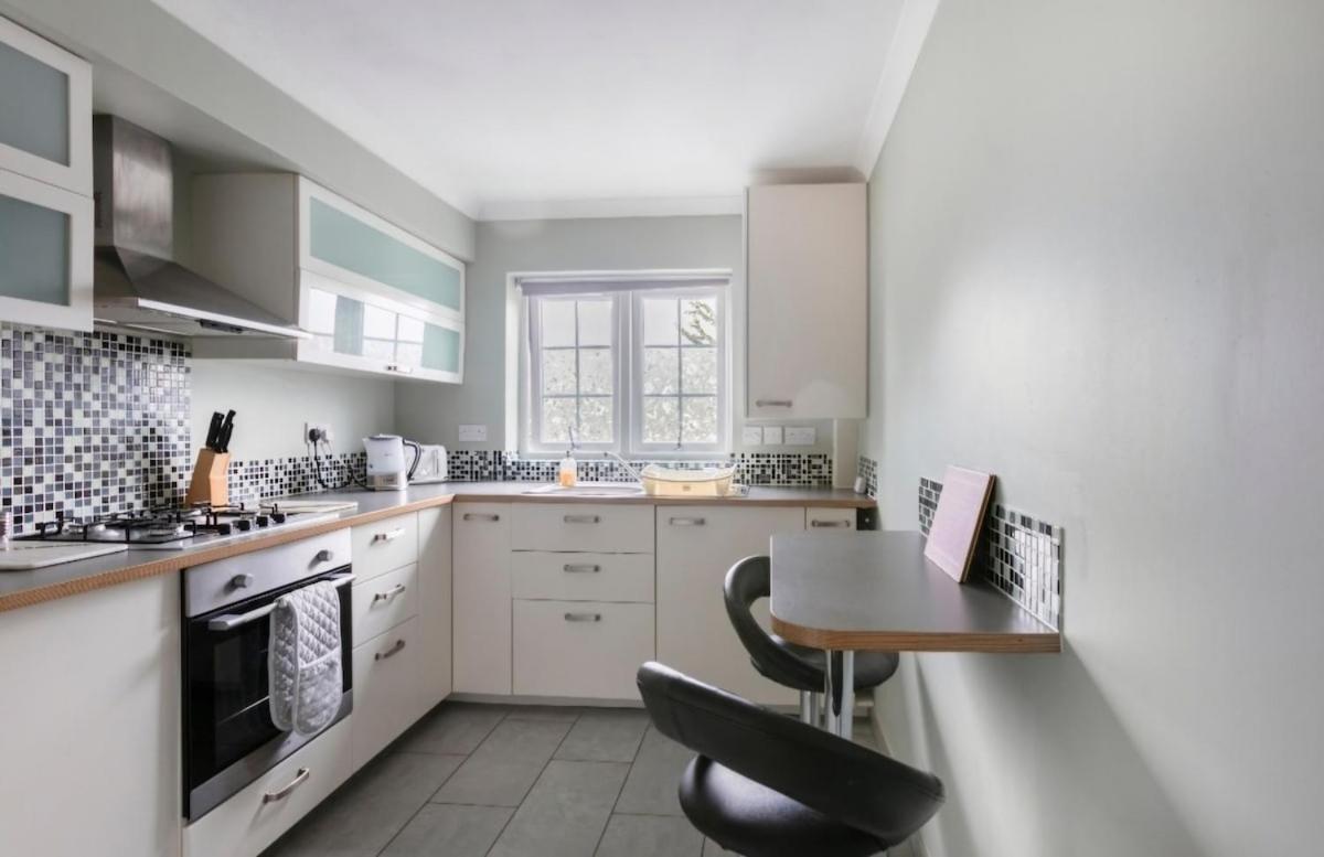 The Green Views Apartment Families, Tourists, Professionals 메이든헤드 외부 사진